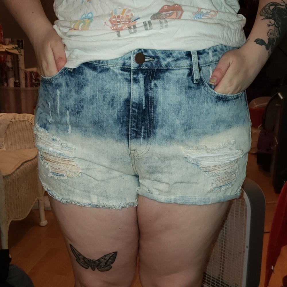 Acid wash dip dyed distressed high waisted shorts